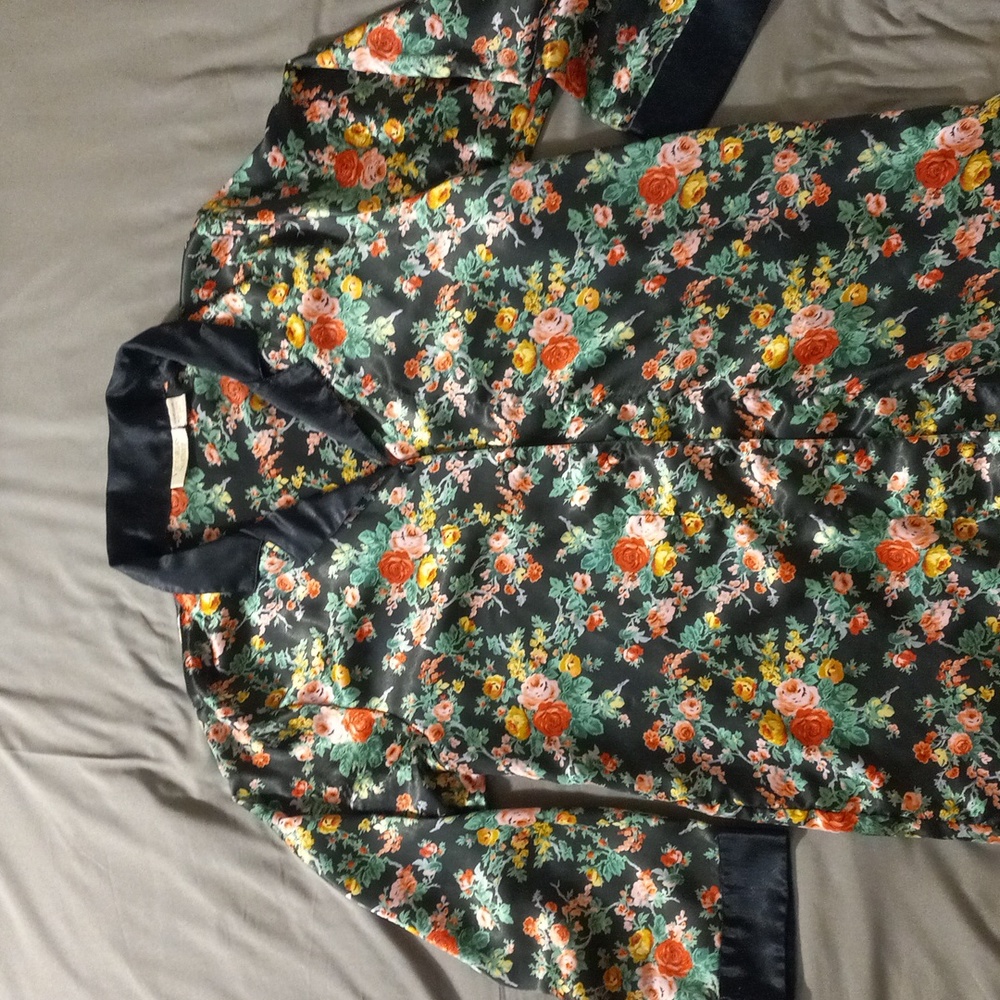Victoria's Secret Floral Button Up Robe Size Small
